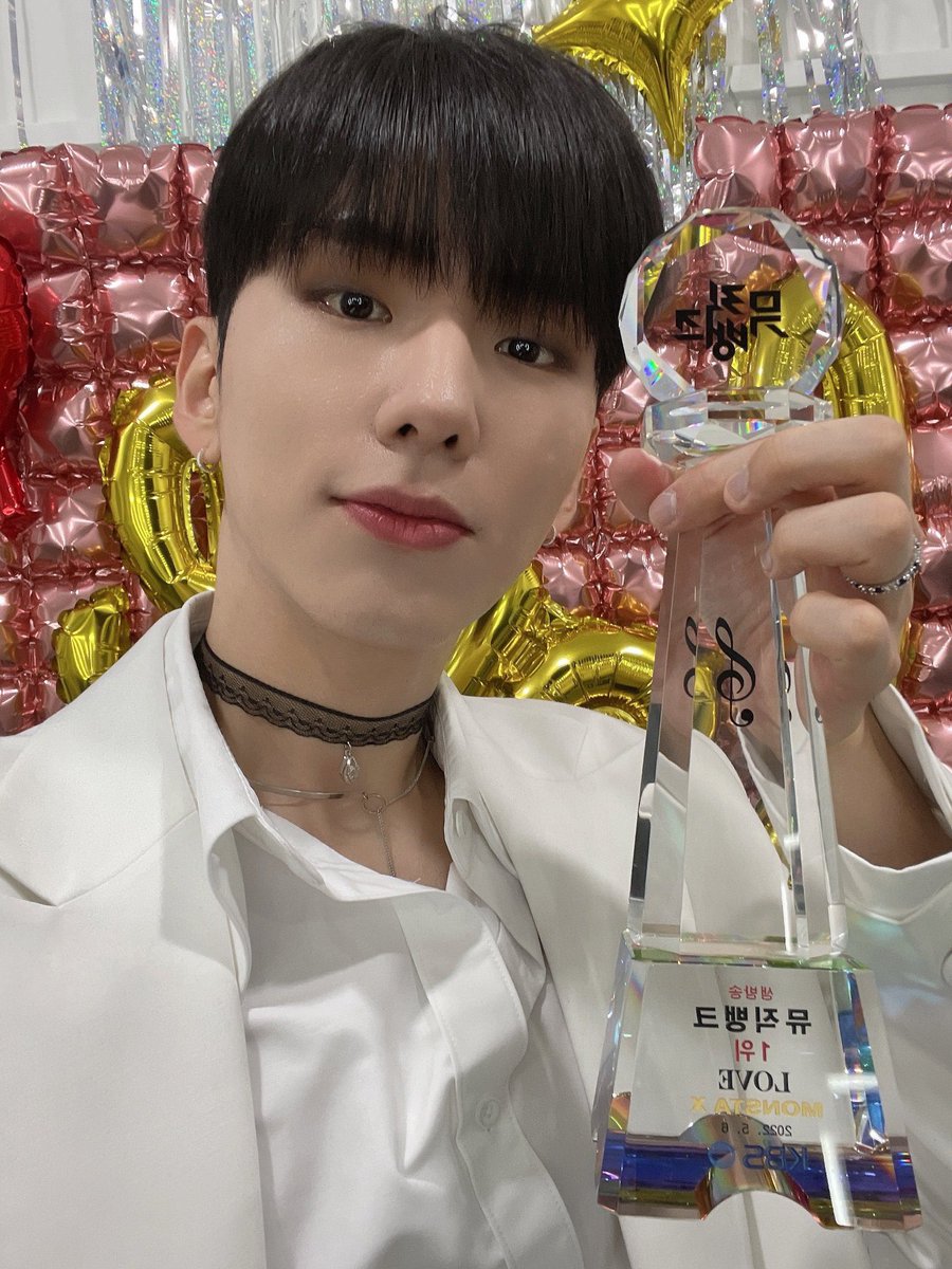 kihyunfrancefan's tweet photo. @OfficialMonstaX [22.05.06] // TWITTER

"Cela faisait longtemps que nous n’avions pas revu MONBEBE à un Music Show. Nous sommes tellement heureux d’avoir reçu la 1ère place comme cadeau !! #기현 #KIHYUN"

—
#Kimae
@ kihyun_france
@OfficialMonstaX https://t.co/hK43yrVLPb