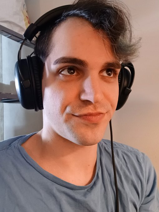 It's impossible for me to take a selfie without pursing my lips apparently https://t.co/tMOJchXMur