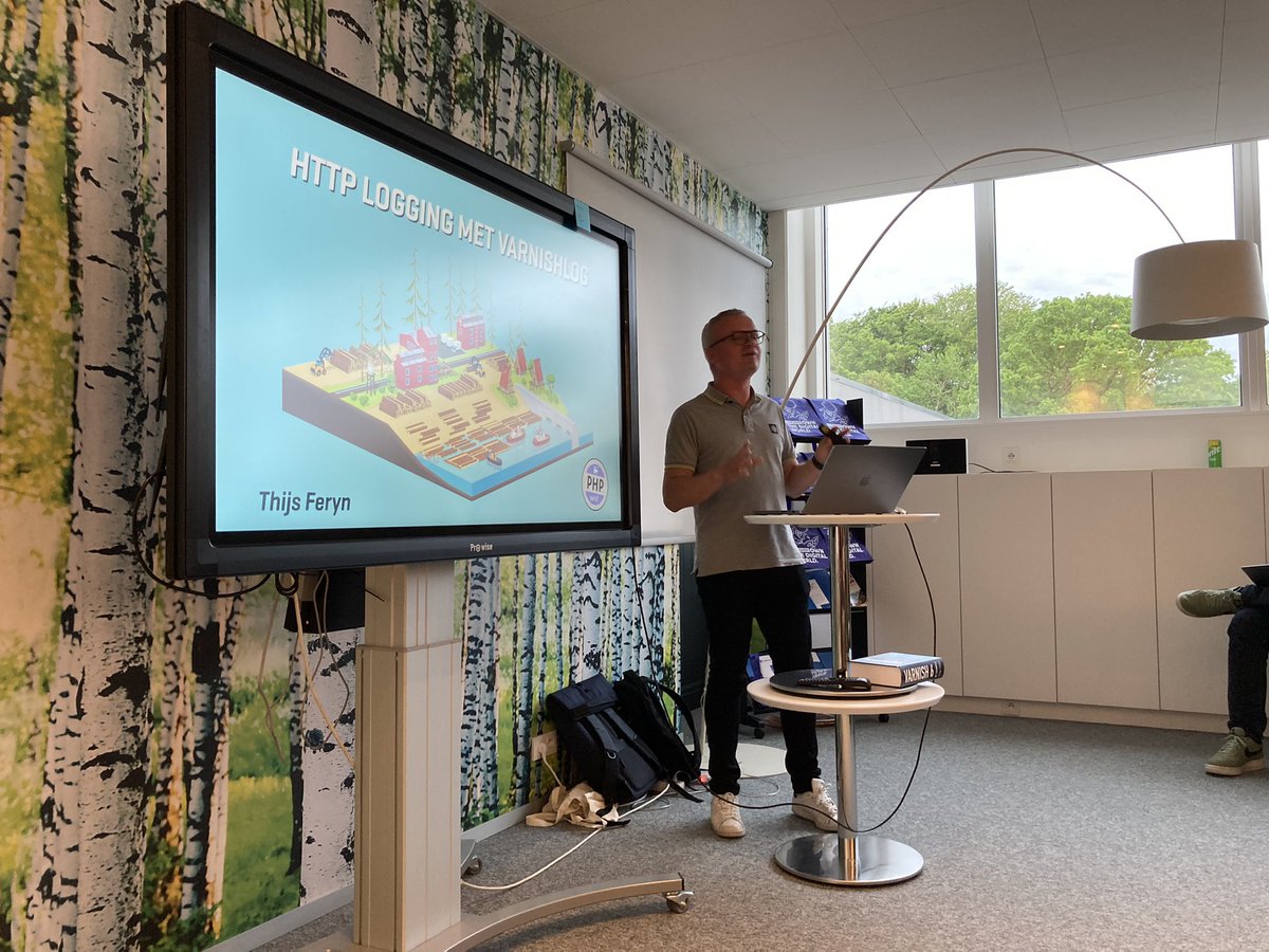 phpwvl's tweet image. Whoop whoop! En we zin vertrokken met @ThijsFeryn over lohs #phpwvl