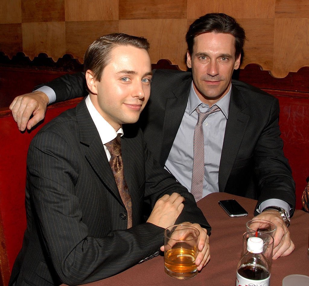 madmenpics's tweet photo. Vincent Kartheiser and Jon Hamm at MAD MEN season premiere after party, 2008. 

📸: Mark Sullivan https://t.co/rLlYPqfgmr