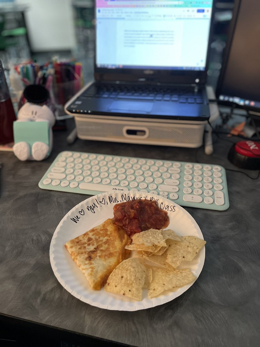 MrsJonesHofius's tweet photo. @bekahmarder Your PHS class is coming in clutch with a post-STAAR snack! Thank you so much! https://t.co/4j4nQhX3Ck