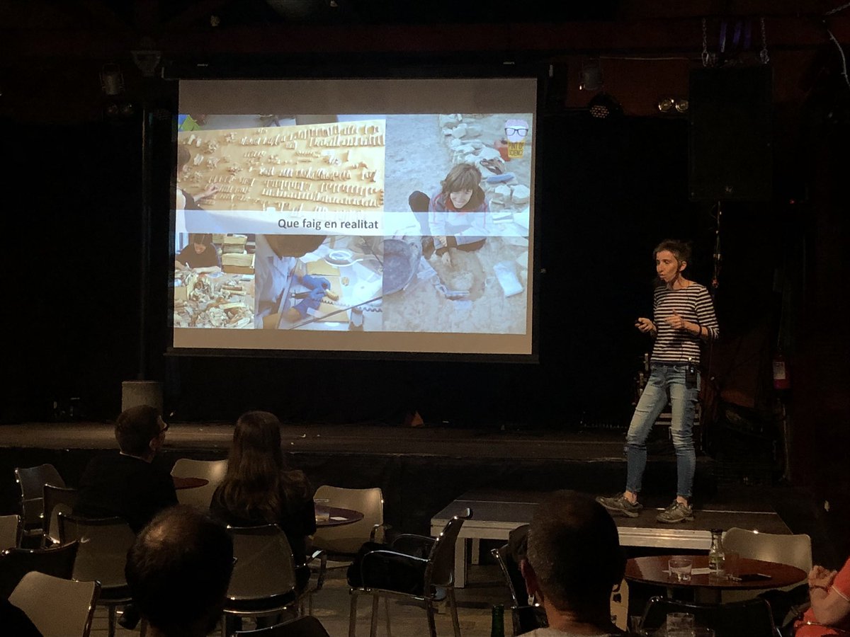 MarinaLaplana's tweet photo. Sessió de La Nostra Societat súper interessant a #Pint22Lle . Segona ponència per la Ariadna Nieto Espinet sobre el projecte centauro. https://t.co/molbxia60j