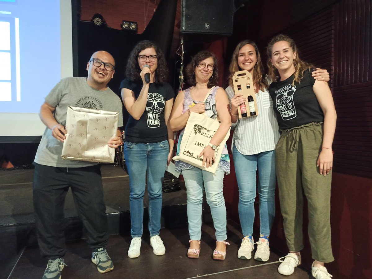 MarinaLaplana's tweet photo. Sessió de La Nostra Societat súper interessant a #Pint22Lle . Segona ponència per la Ariadna Nieto Espinet sobre el projecte centauro. https://t.co/molbxia60j