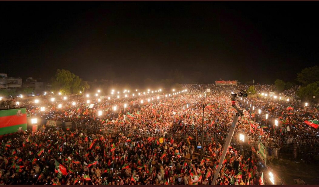 Memoonaxr's tweet photo. Only imran khan can break imran khan's records ♥
#JhelumJalsa https://t.co/M1Am8ibfYu