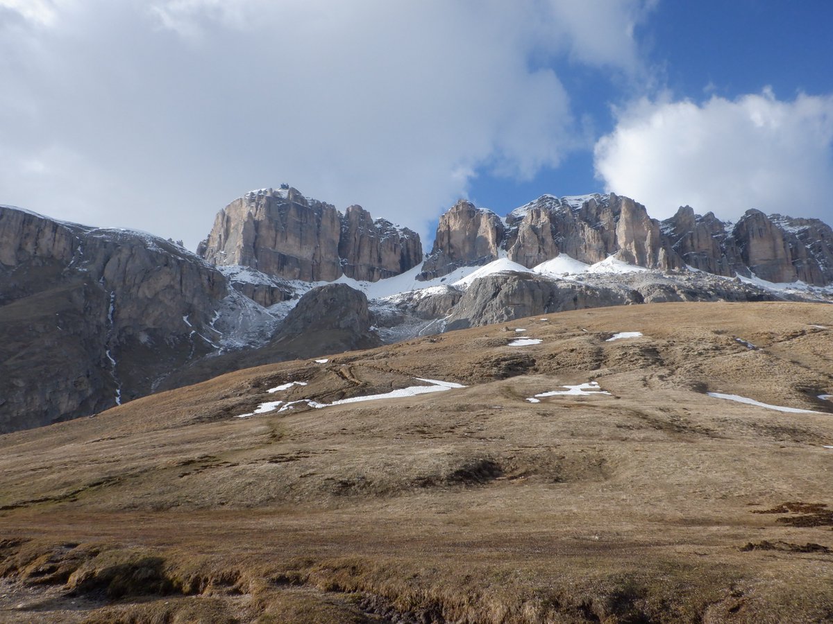 Peaks2Go's tweet photo. Infinite shades of sunset.

Infinite sfumature di tramonto.

#Peaks2Go #MountainLeader #Dolomiti #ValDiFassa #Outdoor #Adventure #Avventura #Cycling #GiroDItalia2022 #Nature #Landscapes #Panorama #Natura #GetOutside #Bici #Biking https://t.co/UGK5BWd19Q