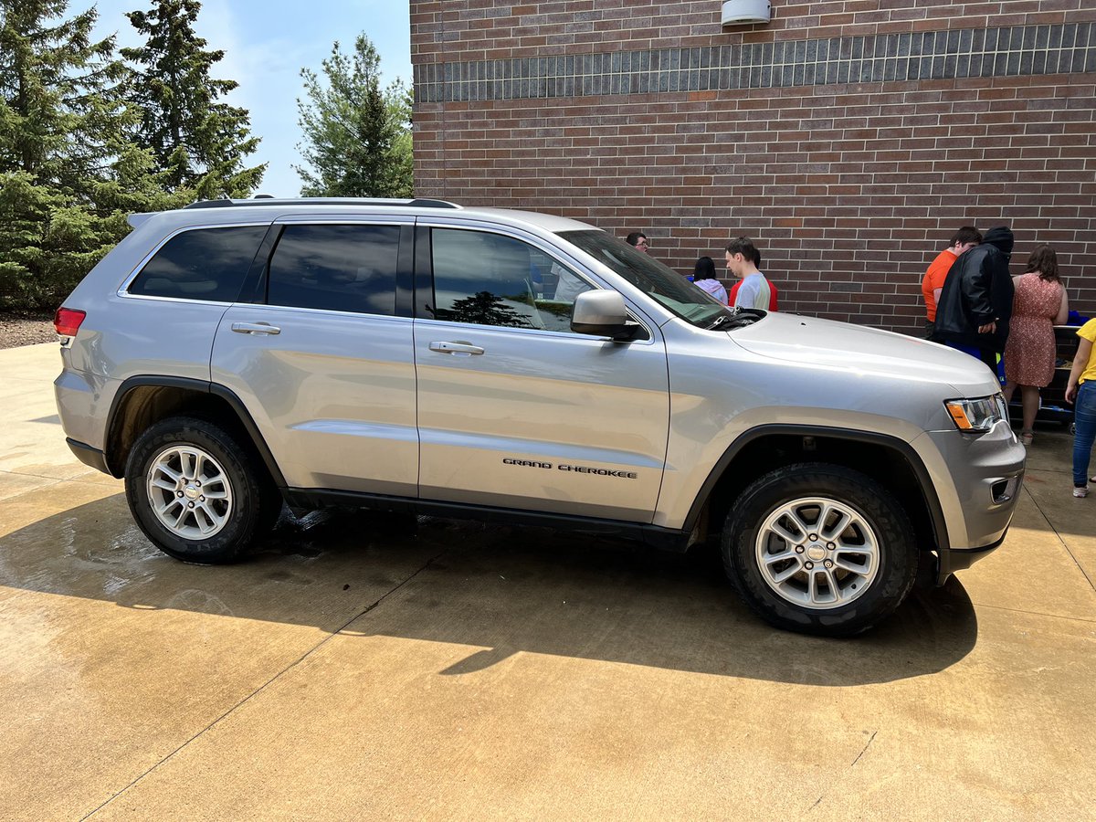Shoutout to <a href="/MrsSieversSHS/">Abby Sievers</a> <a href="/HPhelps8/">Heidi Phelps</a> and <a href="/JessiMarkey/">Mrs. Gose</a> students for making my car look brand new!!