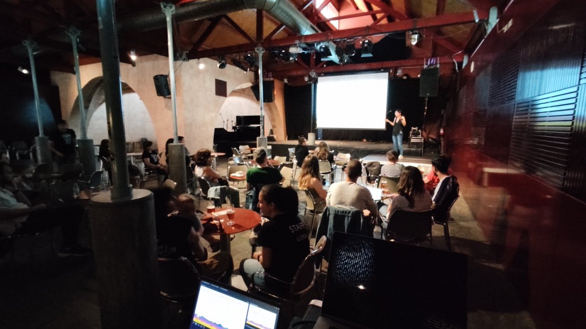 Miquelcastro's tweet photo. Segon dia del PintOfScience a Lleida #pint22Lle https://t.co/IC6Fddq5qs