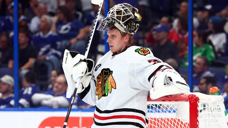 StandardBar's tweet photo. The short-term and long-term future of Blackhawks' goaltending 

https://t.co/NyKVqey2Tx https://t.co/4ijHnBl5Ye