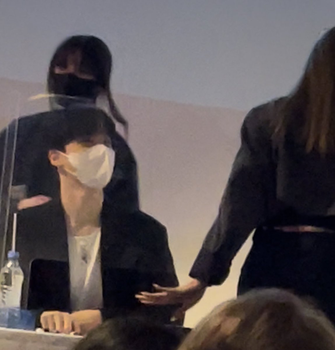 atzyuu's tweet photo. when i sat to yunho i said “you’re my bias and i just love you” and he replied: “i know because i saw you making a heart for me so i know!!” FCK I LOVE HIM https://t.co/2eYBDEtPfv