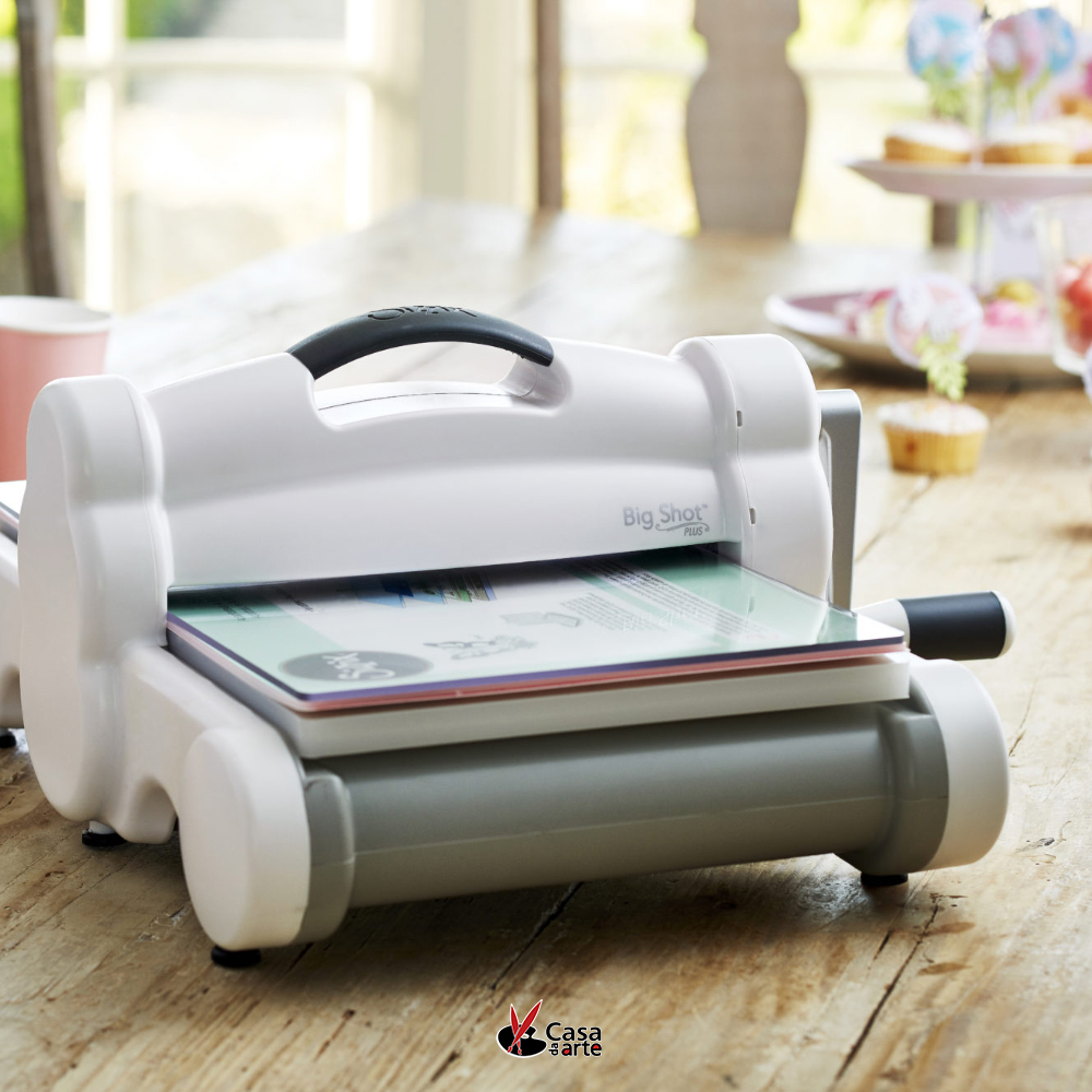 Qualidade Americana! Qualidade SIZZIX!
A Big Shot é uma das Máquinas de Corte e Relevo mais procurada do mundo! Alta qualidade, alto desempenho e alta capacidade!

VEJA + EM NOSSO SITE • casadaarte.com.br 
BAIXE NOSSO APP
#casadaarte #sizzix #bigshot #maquinasizzix