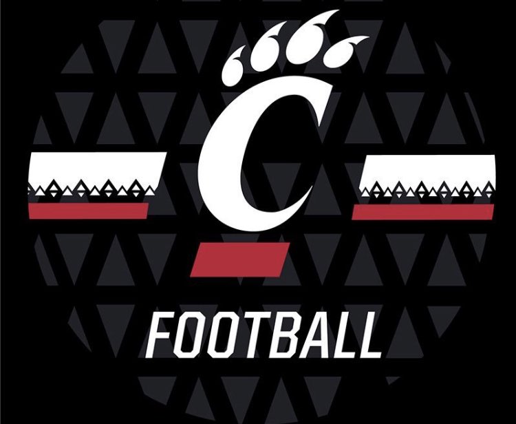 daravis_s's tweet photo. #AGTG Beyond Blessed to receive my 4th  D1 offer from @GoBearcatsFB ⚫️🔴 @RBCoachPaige @CoachOdierno @DefCoach @Andrew_Ivins https://t.co/Y18bYgJgm7