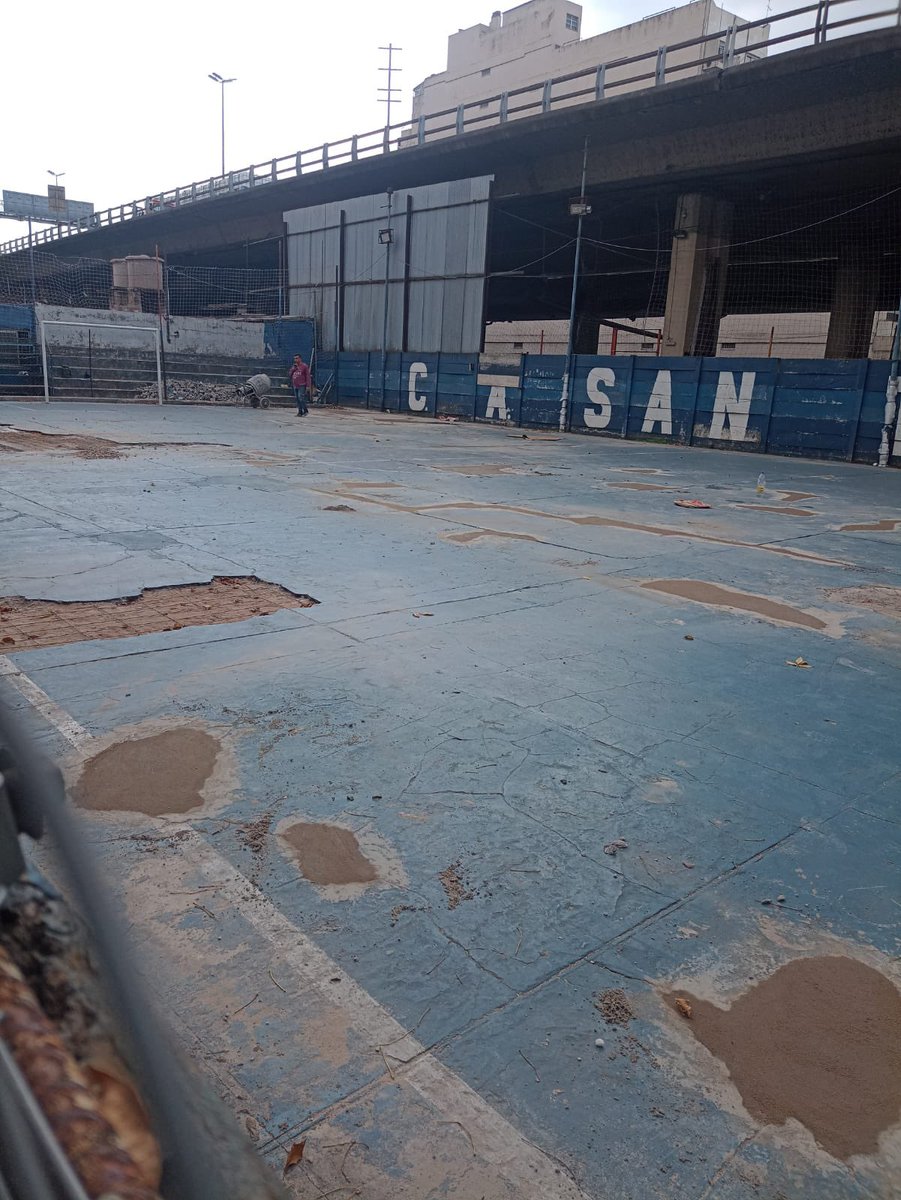 PrensaSanTelmo's tweet photo. OBRAS “CANCHITA COCHABAMBA” 
Se esta realizando la puesta a punto de la carpeta en una de las canchitas de la calle cochabamba. Este es el comienzo de varias obras para poner en valor el predio.

Ph @yamilLombardi 

 #VamosTelmo
#SanTelmoCrece https://t.co/gnssbm2SmH
