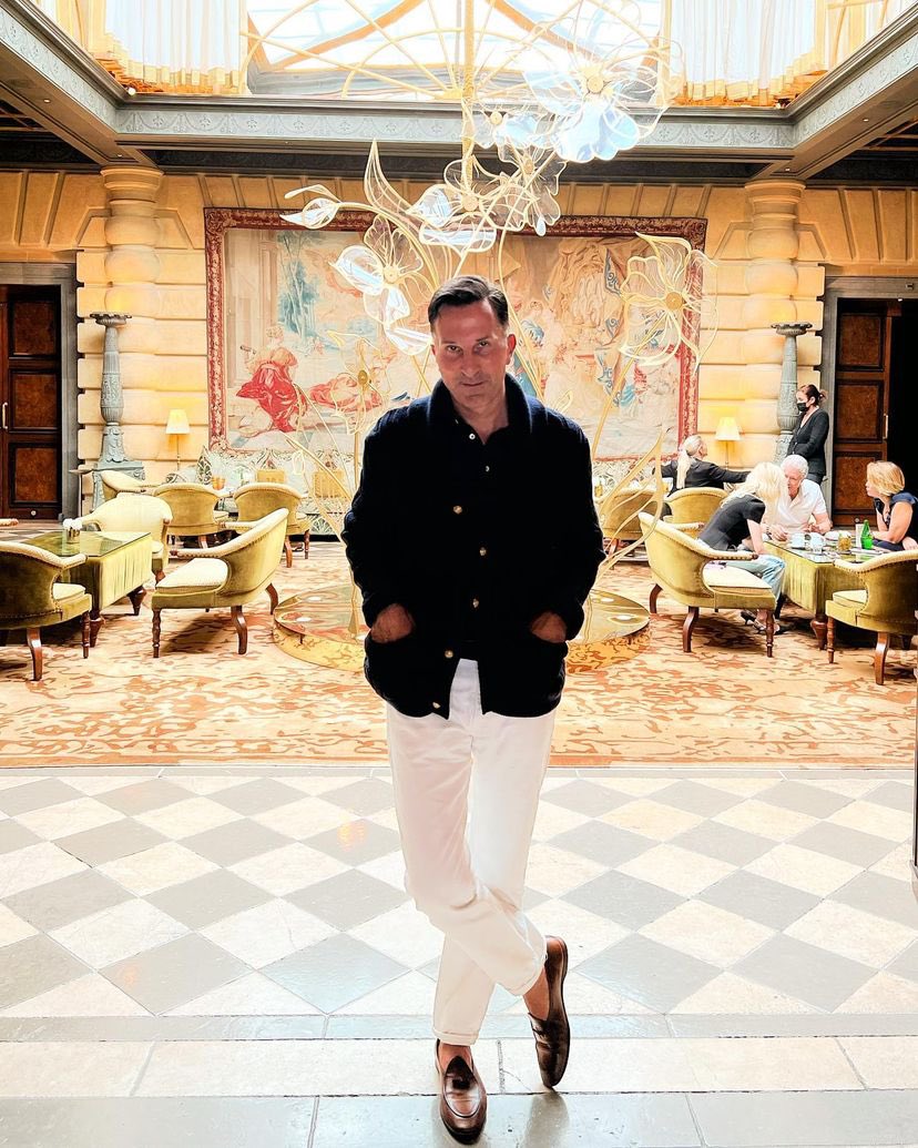 At my 3rd (= unofficial) office in Monte Carlo, after an excellent lunch on their sunny terrace
For once, Bertie did not accompany me as he preferred resting at home; he is clearly happy to be back in Monaco with me but has much less energy than he used to🐶💔

#tuesday #Travel