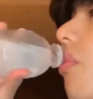 mygsmilks's tweet photo. bts members get to kiss them lips 💘💖💓💓💗 https://t.co/98Lt5rk1Es