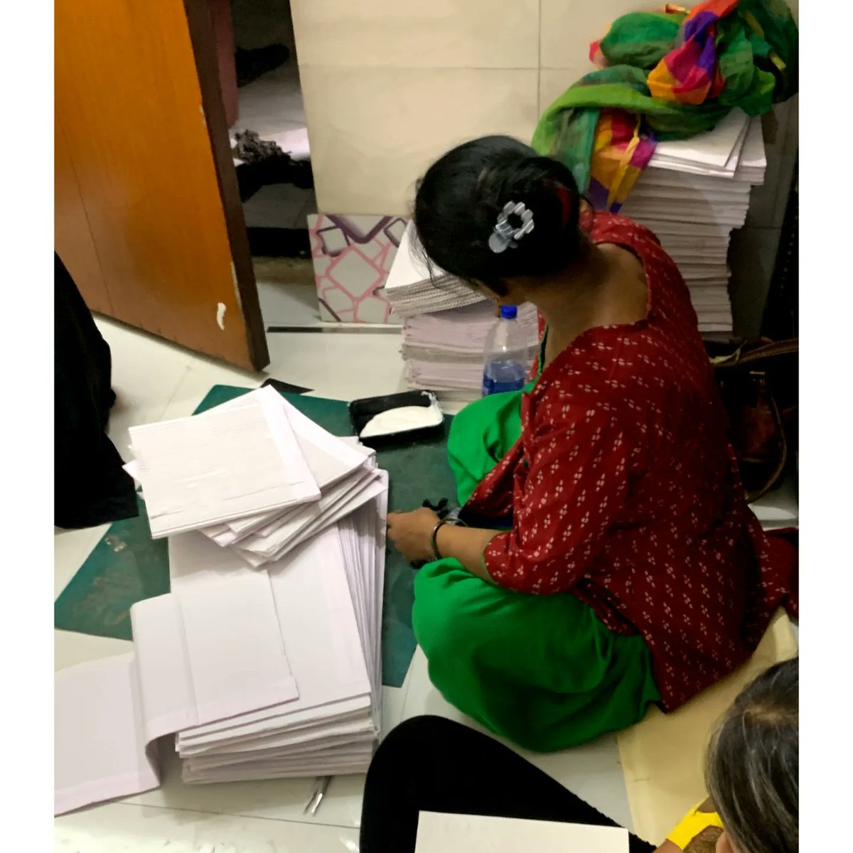 AfterTaste2012's tweet photo. Artisans of Aftertaste Manufacturing disposable chef caps for the Taj Mahal Palace since 2017.

#handmadebyaftertaste
#jobwork #artisansofaftertaste #chefcaps #assuredorders #relentless #dignifiedlivelihood https://t.co/jaq2cvfsgb