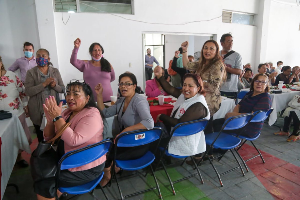 alexfedezcam's tweet photo. Festejamos y felicitamos, a nombre de nuestro Presidente @EricSevillamx, a las mamás priistas de #Texcoco. Su alegría y entusiasmo cobijan a esta gran familia, el @PRI_EDOMEX. ¡Son unas guerreras, un abrazo para todas! @Silviavivesf #PRITexcoco #DíaDeLasMadres #AlexFedezCam https://t.co/2cs1yVfw1V