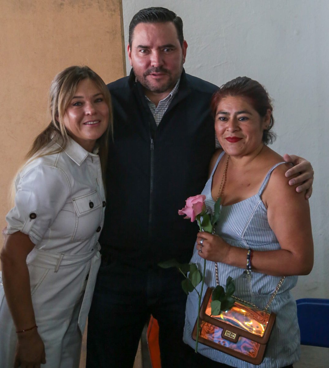 alexfedezcam's tweet photo. Festejamos y felicitamos, a nombre de nuestro Presidente @EricSevillamx, a las mamás priistas de #Texcoco. Su alegría y entusiasmo cobijan a esta gran familia, el @PRI_EDOMEX. ¡Son unas guerreras, un abrazo para todas! @Silviavivesf #PRITexcoco #DíaDeLasMadres #AlexFedezCam https://t.co/2cs1yVfw1V