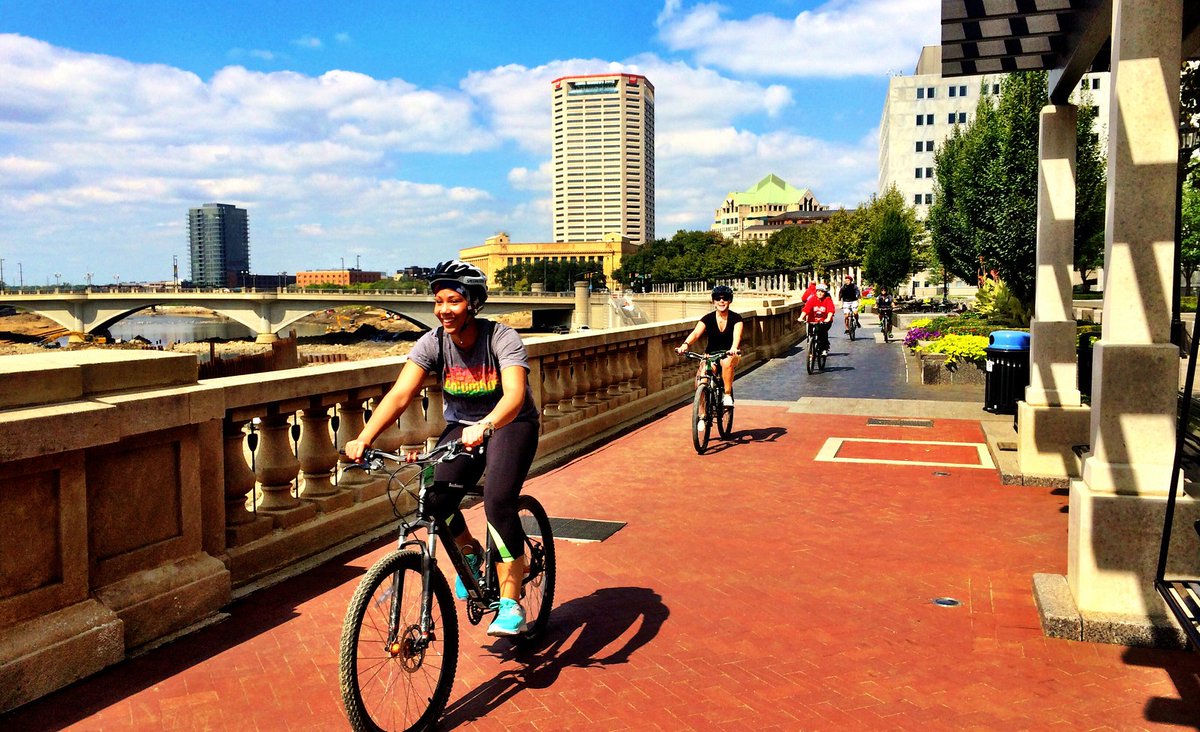 StudentLifeOSU's tweet photo. Sticking around Columbus for the summer? Enjoy all the city has to offer by joining the @DTixOSU mailing list! #CollegeInCBUS https://t.co/prew1LEsoH https://t.co/NZMkfH0laV