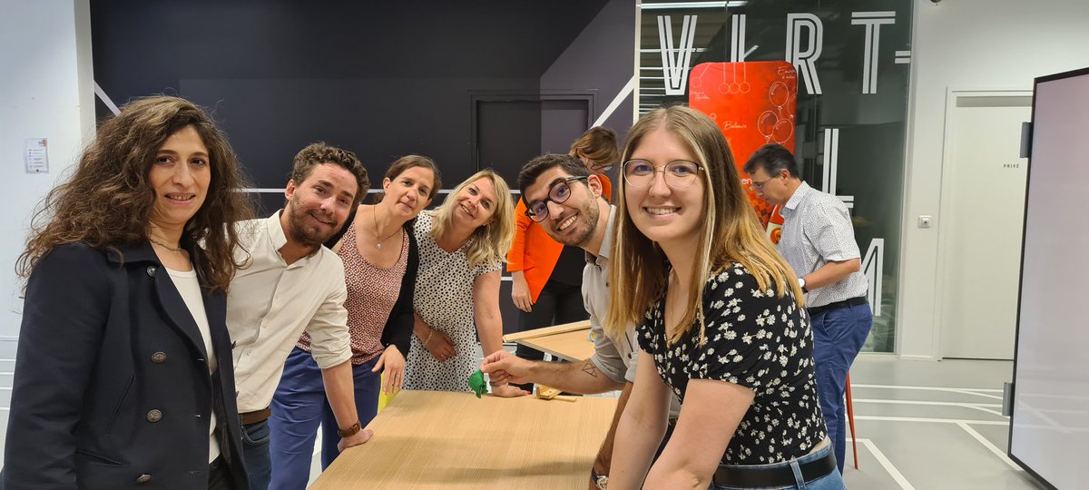 Rousseletsophi's tweet photo. Séminaire DC : du métavers à la réaction en chaine, du business à l'#eXcellence client. Un super collectif. #doidf #orange  @MireilleLascaux @PechierC https://t.co/hpDLMO53XT