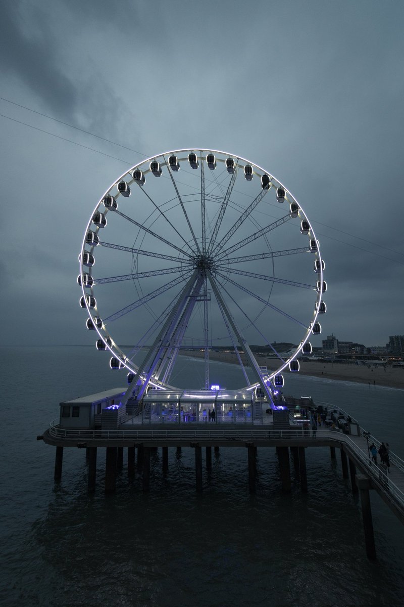 benshott's tweet photo. Scheveningen 🎢🎡✨ https://t.co/GmJM5C4rw5