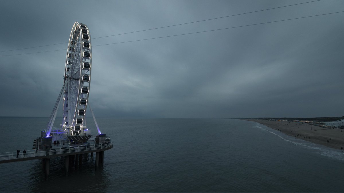 benshott's tweet photo. Scheveningen 🎢🎡✨ https://t.co/GmJM5C4rw5