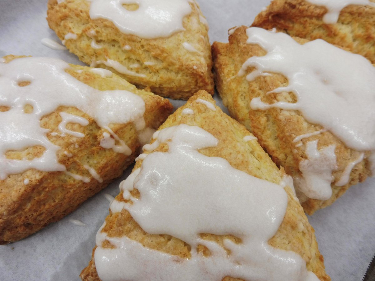 InspireCafe1's tweet photo. Lemon Scones today. #scones #freshbaking #medhat https://t.co/el98TTrtuH