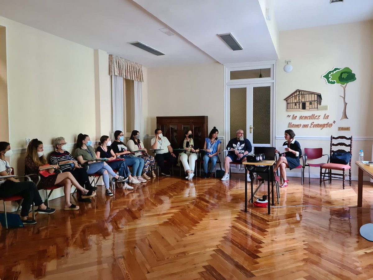 HijasCaridadEC's tweet photo. Continúan nuestras jornadas 🙋🏼‍♀️🙋🏻‍♂️ de #osocialesHHCC reflexionando con @enclavesocial sobre cómo medir los propósitos de nuestros proyectos a través de distintos talleres. https://t.co/GIxqE8SpkK