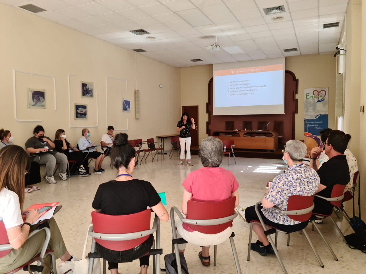 HijasCaridadEC's tweet photo. Continúan nuestras jornadas 🙋🏼‍♀️🙋🏻‍♂️ de #osocialesHHCC reflexionando con @enclavesocial sobre cómo medir los propósitos de nuestros proyectos a través de distintos talleres. https://t.co/GIxqE8SpkK