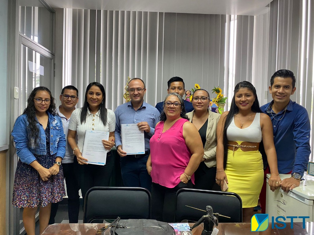 isttenaoficial's tweet photo. #ISTTENA
Estudiantes de #Administración realizaron entrega del proyecto de vinculación con la sociedad cuyo principal objetivo es aplicar las 3R "Reduce, Reutiliza, Recicla" de artículos para diferentes usos.
@lorenayanezpi @ingjdrojas @ARibadeneiraE @EduSuperiorEc https://t.co/olnb0GkGjq