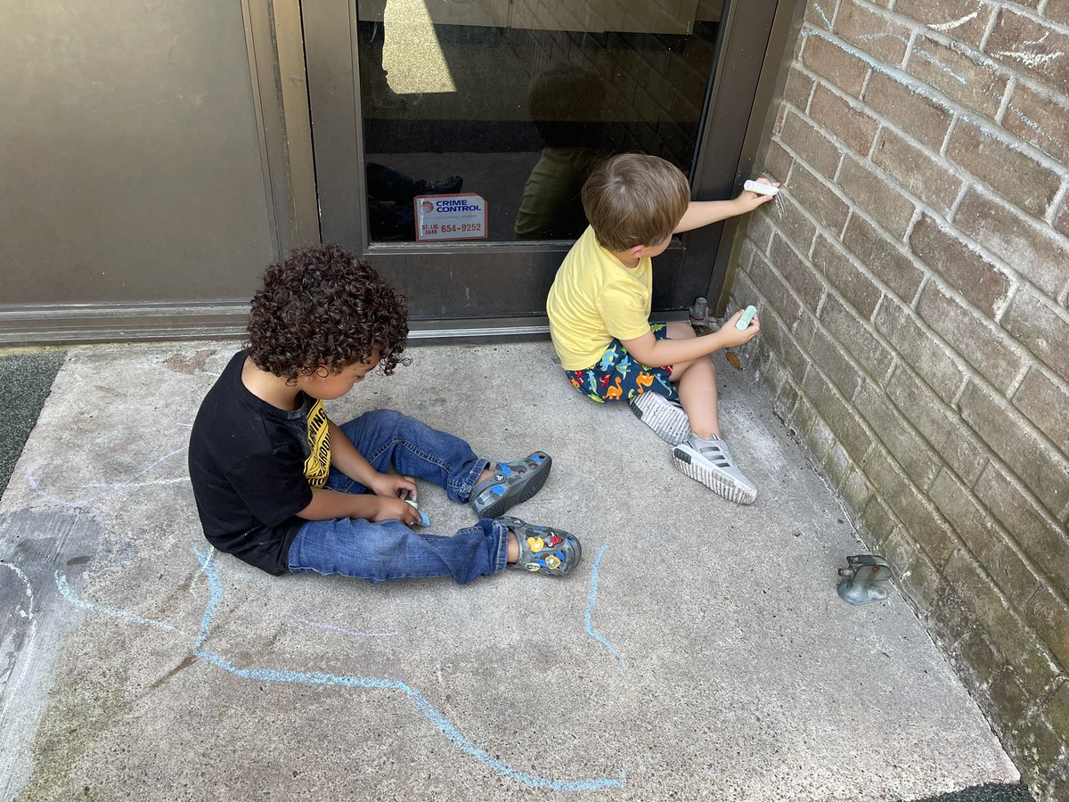 MsDriver_OE's tweet photo. Little Artists at recess! @ItsMariaaaP @Ms_GardnerOE @HumbleISD_OE @PreOaks https://t.co/QNWCJelnB3