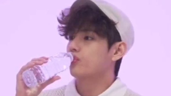 taetaethinker's tweet photo. taehyung drinking in pout https://t.co/MhG8VfwMHn