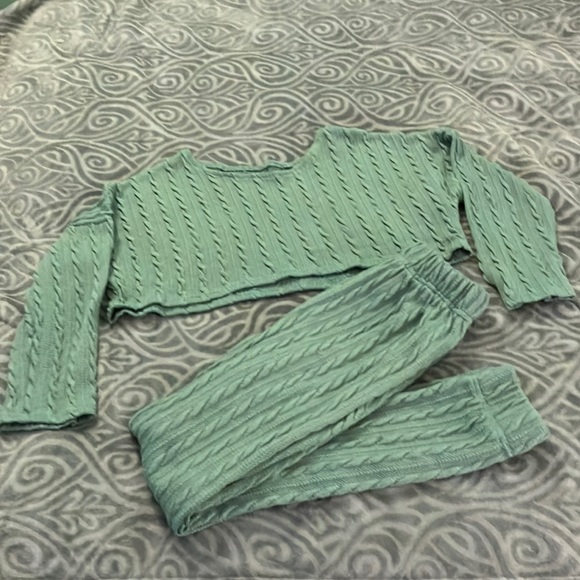 Wana_B75's tweet photo. So good I had to share! Check out all the items I'm loving on @Poshmarkapp #poshmark #fashion #style #shopmycloset #fadedrose: https://t.co/h8i7SVCCCL https://t.co/GRENaQnac8