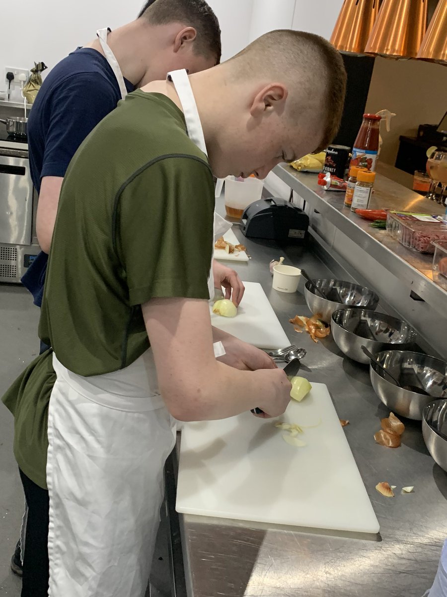 WestsChefsAcad's tweet photo. Nacho average Tuesday! 🇲🇽 Westmuir’s top chefs were cooking up a storm in the @Hub_Internation training kitchen today with loaded #chillinachos and guacamole 🥑 yum! https://t.co/t4VE9FsGZH
