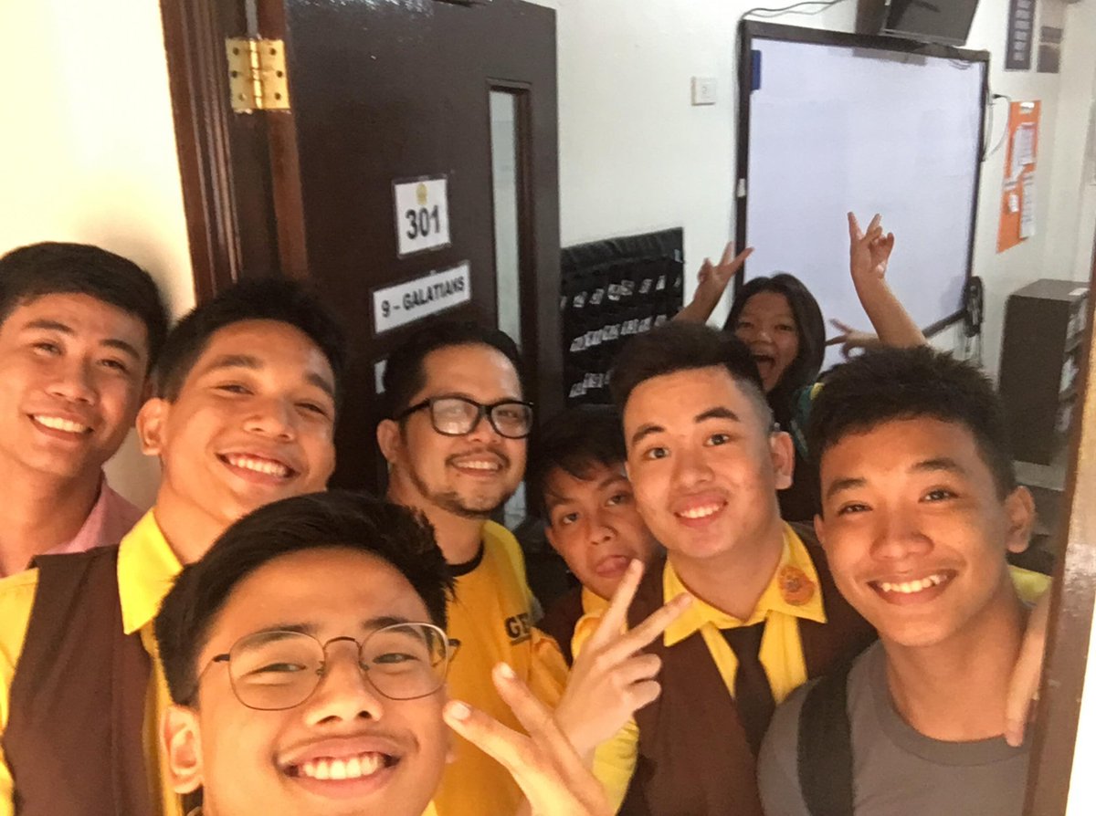tagayon3's tweet photo. Throwback to school boss..
@burownait @jekolait @nyeenyey @kkaylll https://t.co/xdotkGdhgt