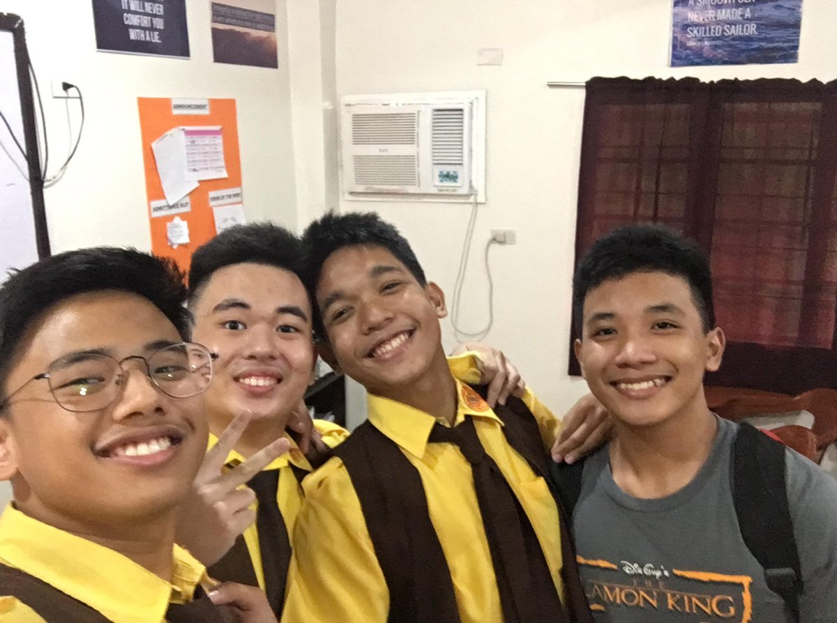 tagayon3's tweet photo. Throwback to school boss..
@burownait @jekolait @nyeenyey @kkaylll https://t.co/xdotkGdhgt