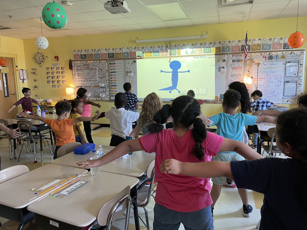 ThomasEdisonES's tweet photo. Ms. Pincheon's class stretching their bodies out to a salamander yoga for Tune-In To You Tuesday!!! @MNPS_kidshealth #MNPSWellnessWeek2022 #EdisonElementary #MNPSWellnessWeek2022 #tuneintoyoutuesday https://t.co/fNQ8zaOHCH