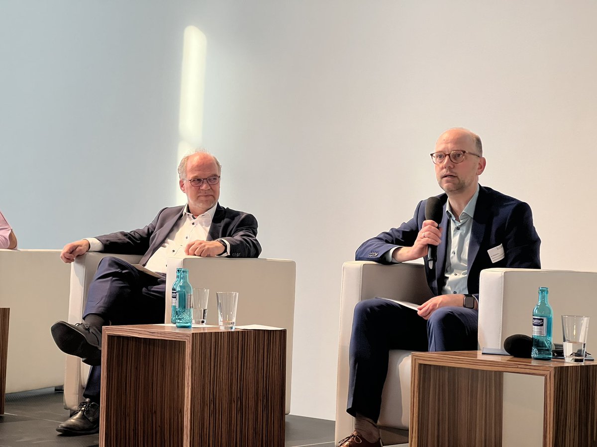 till_steffen's tweet photo. Danke für die Einladung von @Bitkom_Media zur Debatte über #LegalTech beim #ForumRecht im #Kesselhaus mit @elawprof #GeorgEisenreich #SusanneDehmel https://t.co/r4qwQhcCmx