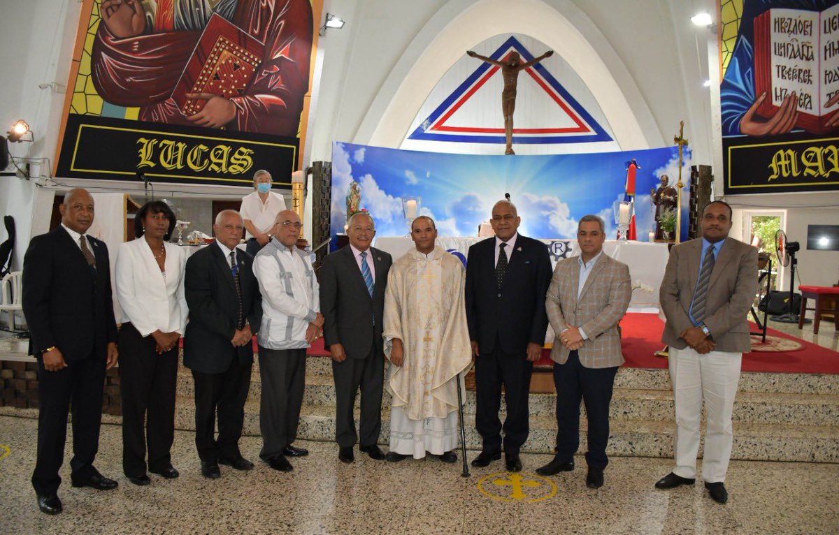 OnapiRD's tweet photo. Para conmemorar el 22 aniversario de la creación de la ONAPI el Director General de la entidad Dr. Salvador Ramos, acompañado de Ejecutivos y colaboradores participaron en una misa de Eucaristía  que ofreció el sacerdote Juan Andrés Hidalgo en la Iglesia San Antonio Maria Claret. https://t.co/4XCWleAxEw