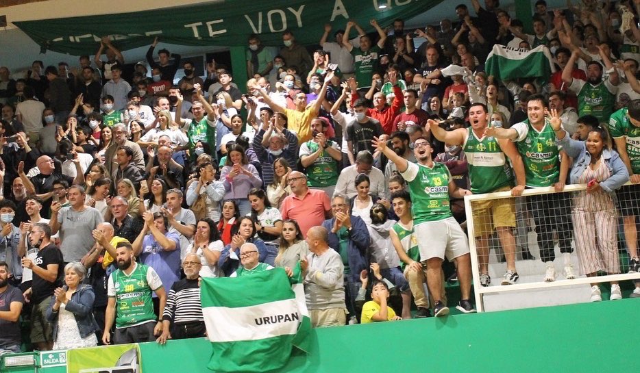 aguesteve's tweet photo. Lub 21/22
Ver a mi hijo llorar después del partido de ayer, solo me queda decir gracias.
Gracias jugadores por trasmitir esa alegría a la gente, esa ilusión y la pasión por el básquet a la ciudad. https://t.co/6e0WgvsfjW