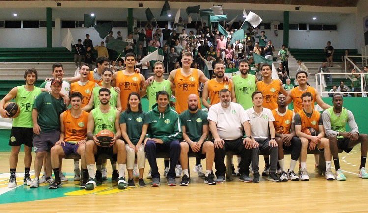 aguesteve's tweet photo. Lub 21/22
Ver a mi hijo llorar después del partido de ayer, solo me queda decir gracias.
Gracias jugadores por trasmitir esa alegría a la gente, esa ilusión y la pasión por el básquet a la ciudad. https://t.co/6e0WgvsfjW