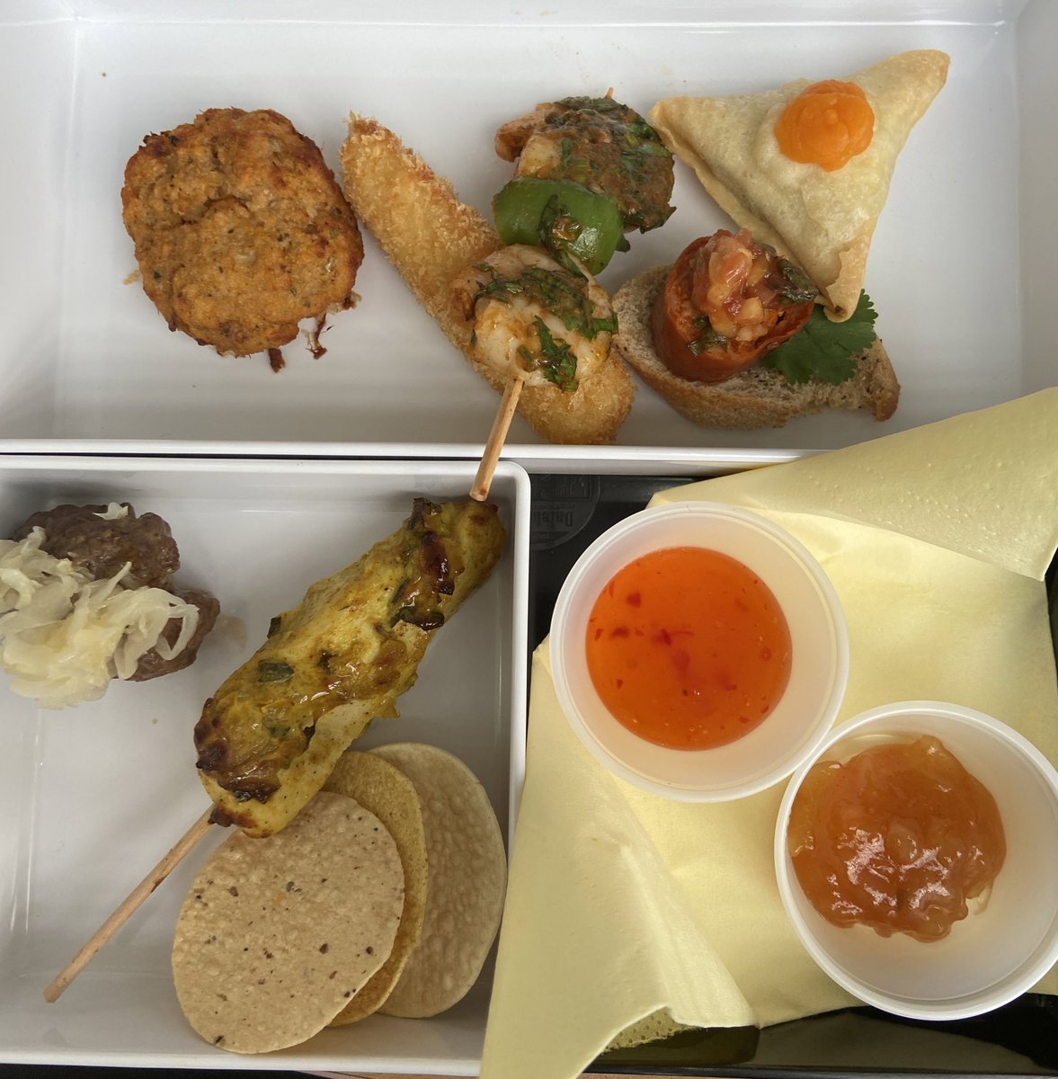 TAThompson16's tweet image. Snack time. @OpenUniversity #OUTalks food rocks! 
#CaptainOnCampus @space_ou