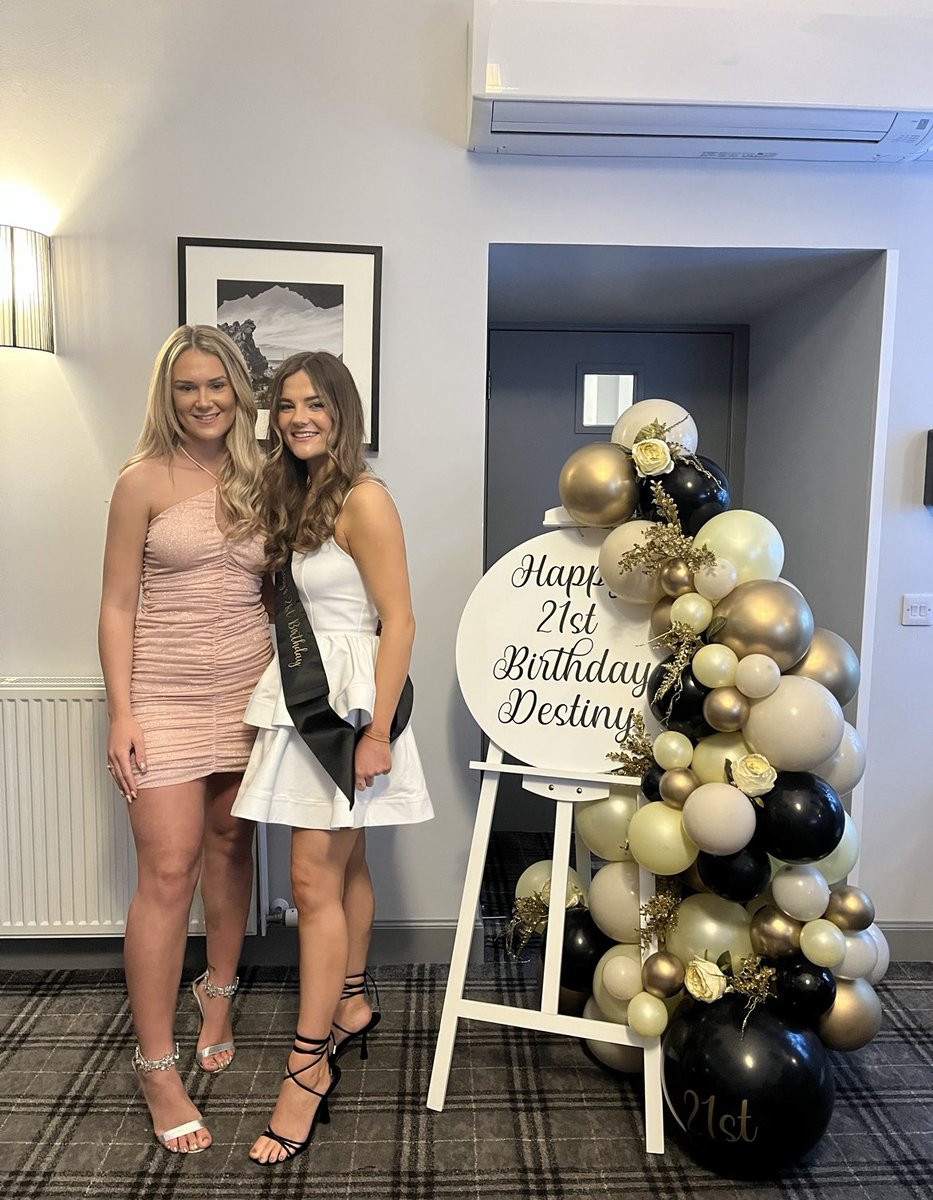 destinywestx's tweet photo. Happiest of Birthday’s to one of my faves🤍 @Sarahsimpson4x hope you’ve had the best day turning 21✨Ly Xx https://t.co/bzXVQm1DH1