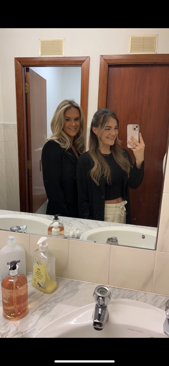 destinywestx's tweet photo. Happiest of Birthday’s to one of my faves🤍 @Sarahsimpson4x hope you’ve had the best day turning 21✨Ly Xx https://t.co/bzXVQm1DH1