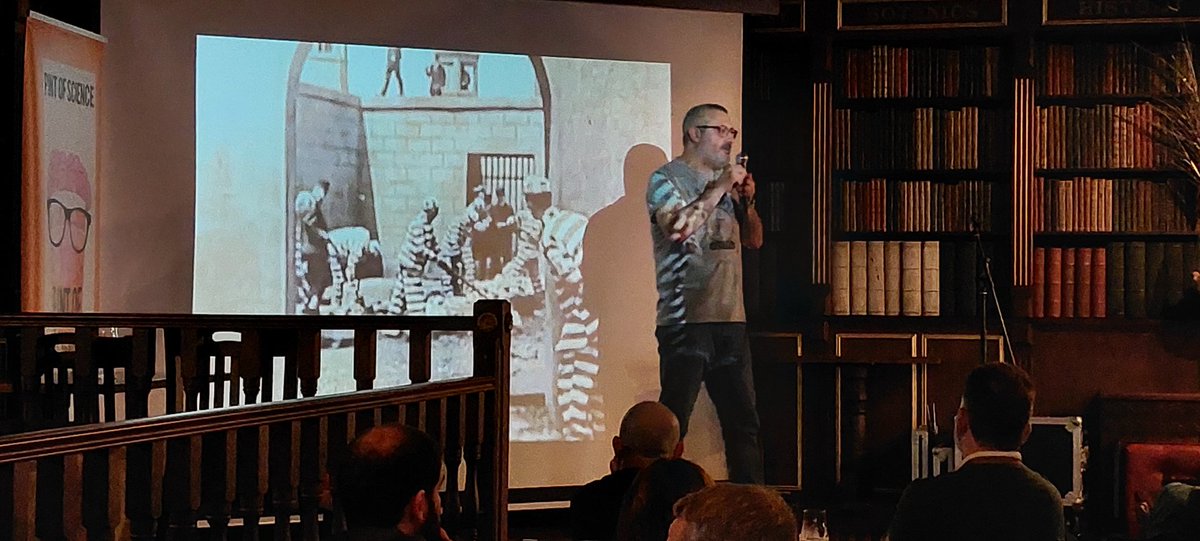 UJIuniversitat's tweet photo. Okupas, carceleros y motines es el corto 'científico' de @waltzing_piglet con imágenes de Buster Keaton. Esto es @pintofscienceES. https://t.co/2u9AzWMTkZ
