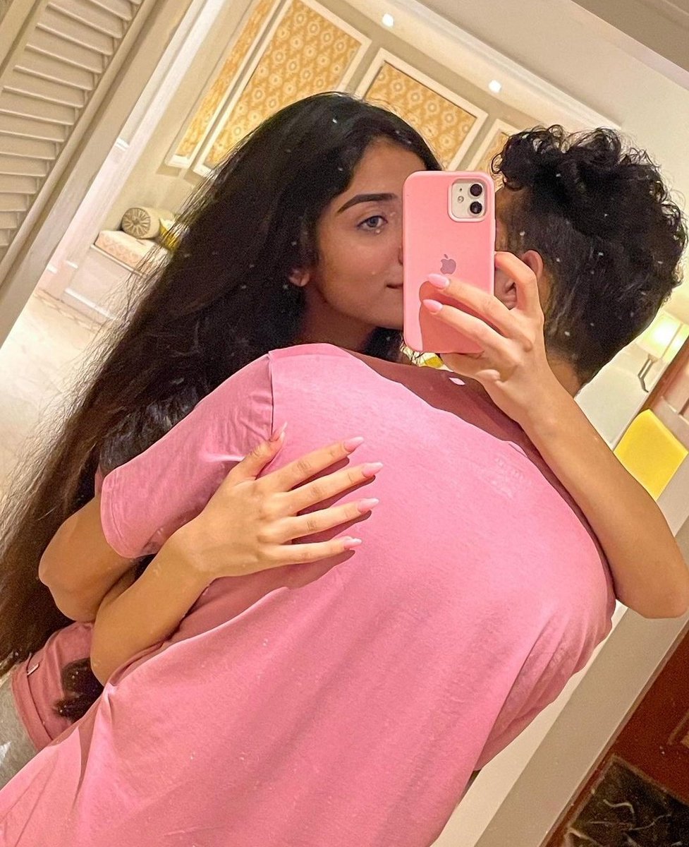 Khudgarz__'s tweet photo. This is too damn precious.. This makes me so happy. Munawar wanted to make everyone proud, and he's done that. I'm so glad that you both can now openly talk about your relationship with the world, I am so happy for you both! ❤️

@munawar0018 @nazilx9
#MunawarFaruqui #MunNaz https://t.co/BUlKDaGl6u