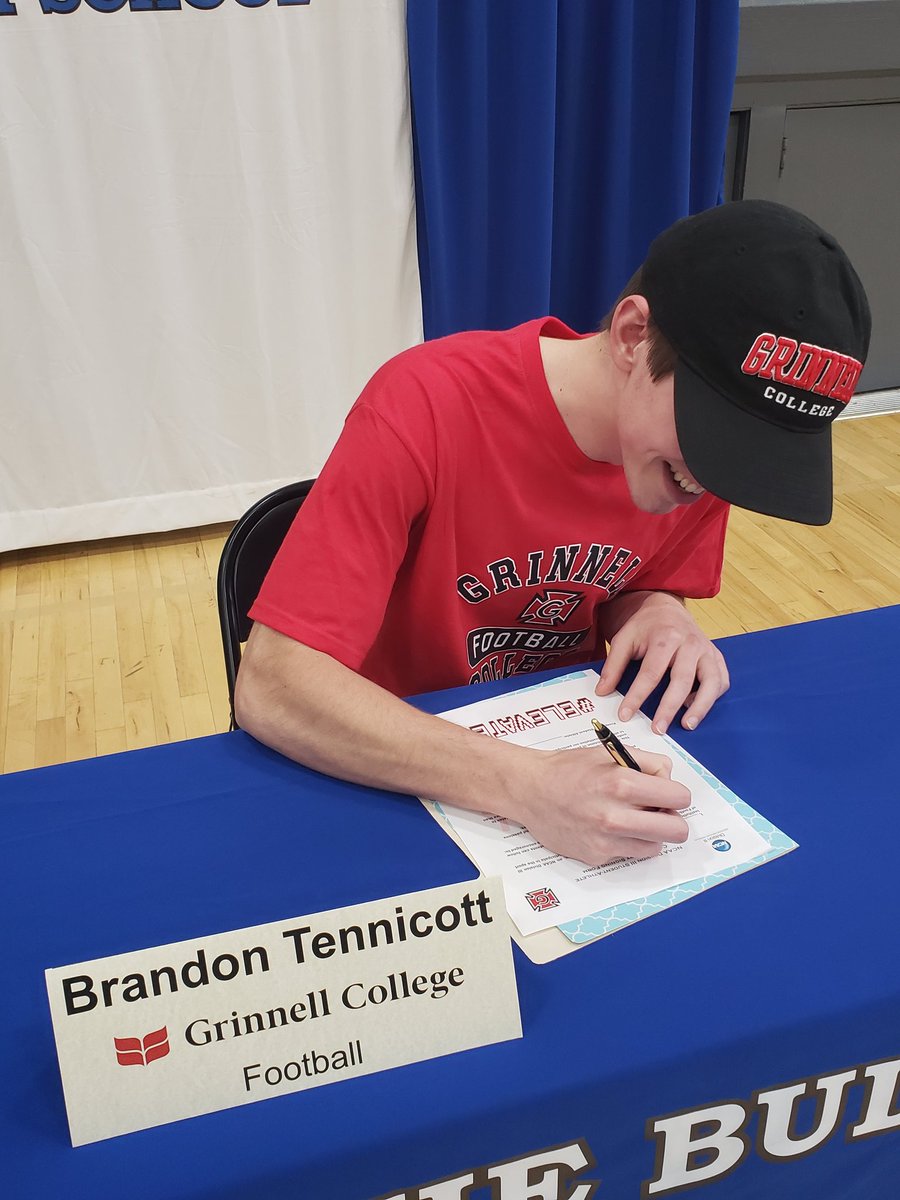 Tcott14's tweet photo. It's OFFICIAL official!!  All the hard work on the field and in the classroom has paid off.  @Grinnell_FB has a good one!
Congrats @BrandonTenn!!! 

@gcpioneers @GrinnellCollege @rbhsathletics @RB_BulldogFball @JasonMart3960 #grinnellfootball #rbbulldogs #gopioneers #grinnellFB https://t.co/cLkmIAJE2l