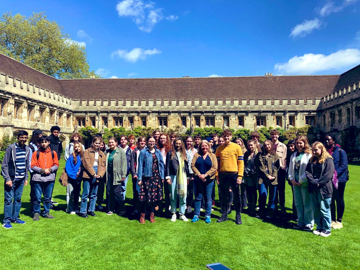 RedhillSixth's tweet photo. Thank you to Magdalen College, Oxford for hosting us today. Lovely see ex-students Sarah &amp; Luca too! https://t.co/ULMSDYnbk6