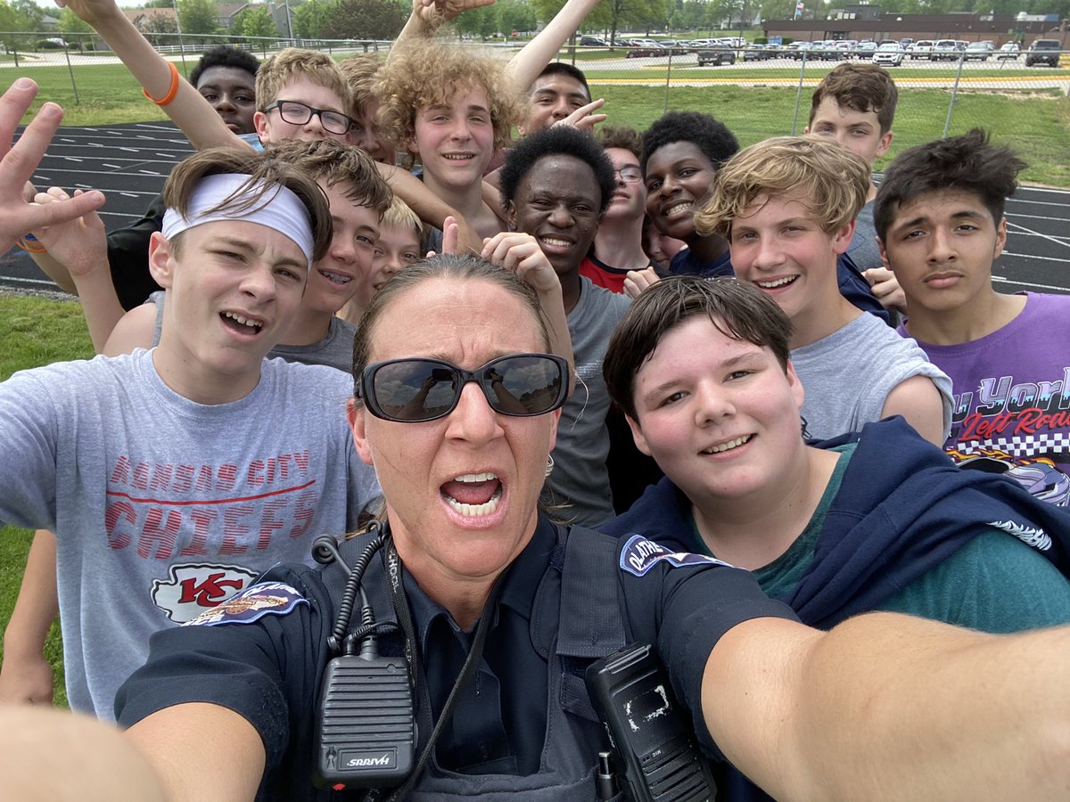 6th hour PT boys PE let me jog the mile with them today! <a href="/OlathePolice/">Olathe Police</a> <a href="/PT_Panthers/">PioneerTrailMS</a>