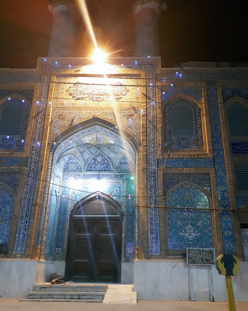MoodyJudi95's tweet photo. بستند در مسجد و میخانه، خدا را
منکر شده‌اند و همه جویای عذابند
نه لوطی و نه حاجی و نه مشتی و عامی
هشیار ندیدم که تو گویی همه خوابند

شاعر: رضا محمدی https://t.co/42gcUy1GlJ
