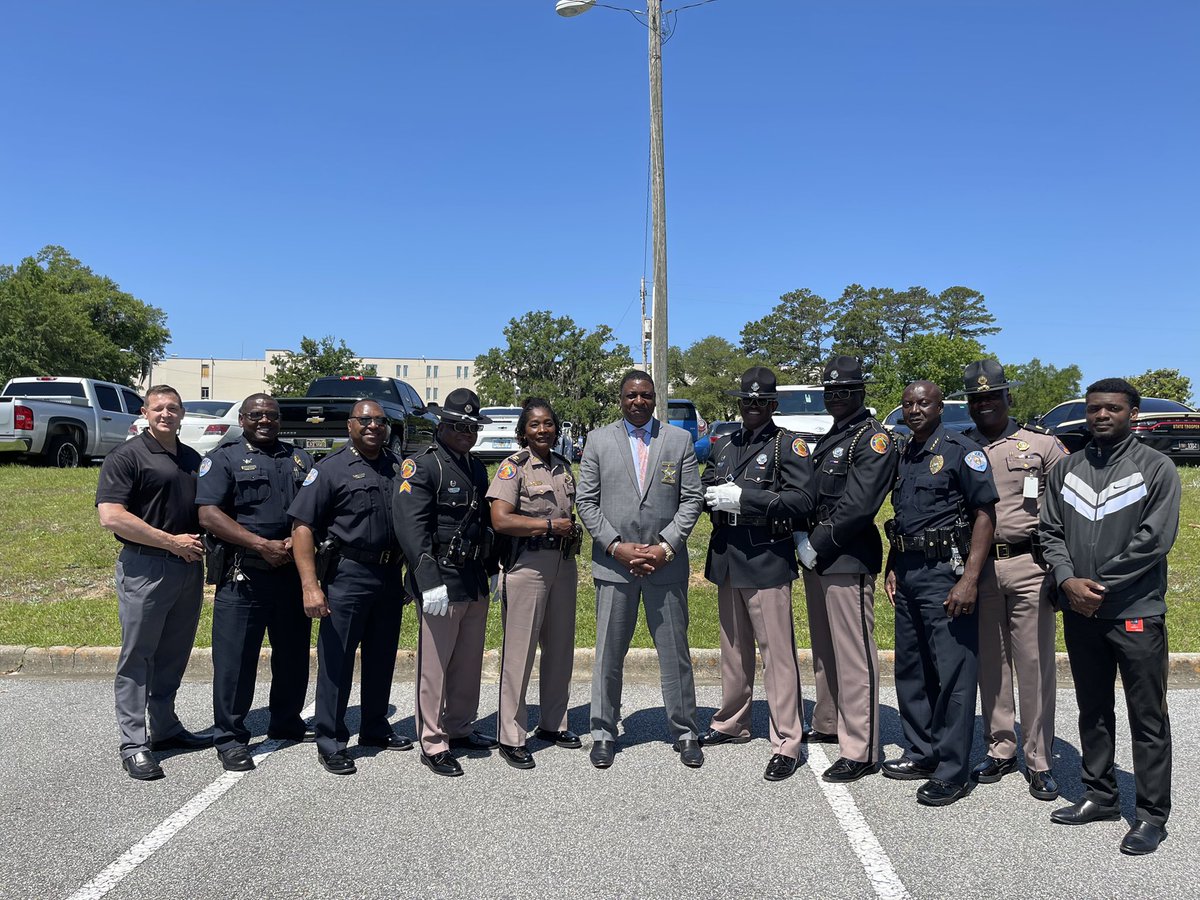 QuincyPolice's tweet photo. Chief Ashley, along with Assistant Chiefs Shamar and Smith, attends an FHP Honor Guard Practice Presentation at the Neil Kirkman Building in Tallahassee. FHP’s Honor Guard will participate in a national Honor Guard Competition this Saturday in Washington, D.C. https://t.co/22Fvc5QoQd